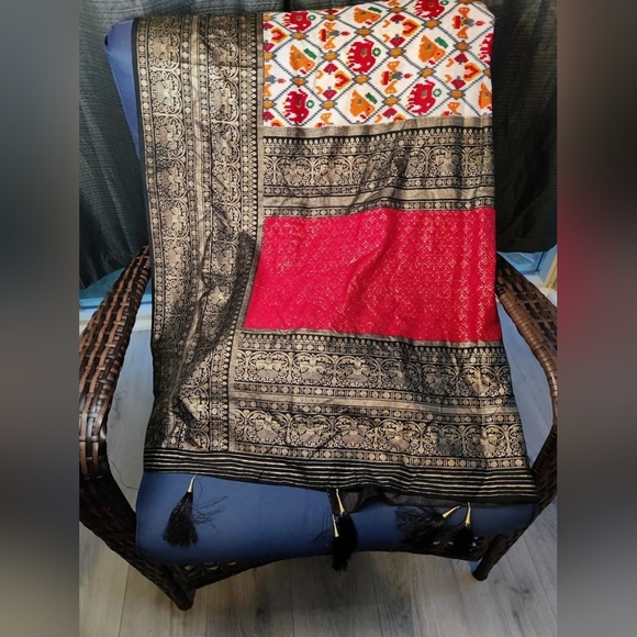 Leena Saree / Sari - Black, Gold & Red - Picture 2 of 2